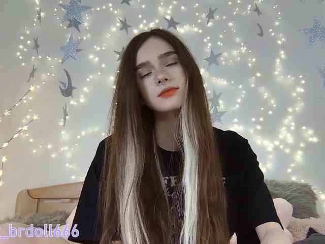 BrokenDoll666 webcam