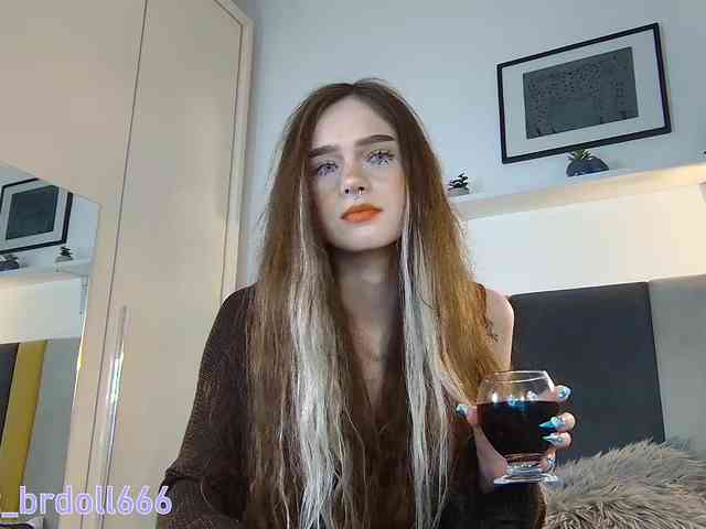 BrokenDoll666 webcam