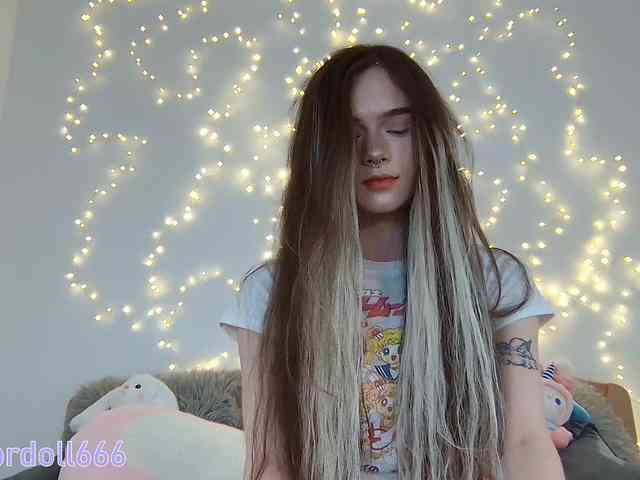 BrokenDoll666 webcam