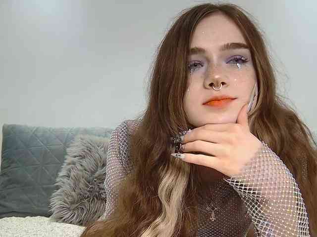BrokenDoll666 webcam
