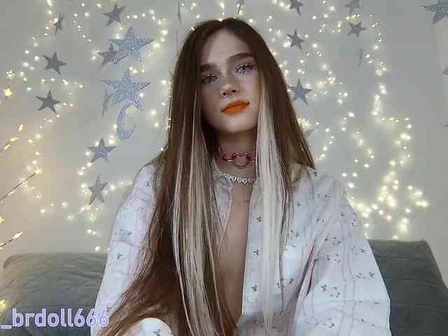 BrokenDoll666 webcam