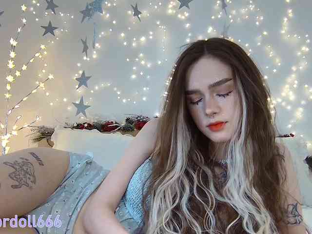 BrokenDoll666 webcam