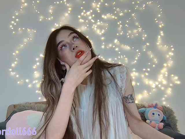 BrokenDoll666 webcam