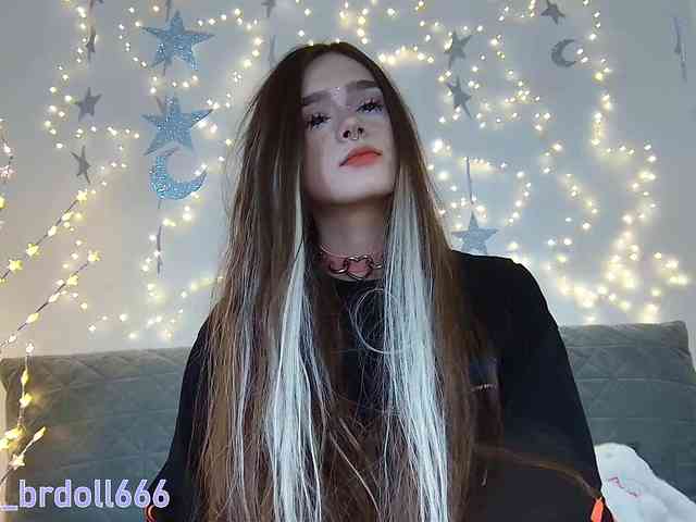 BrokenDoll666 webcam