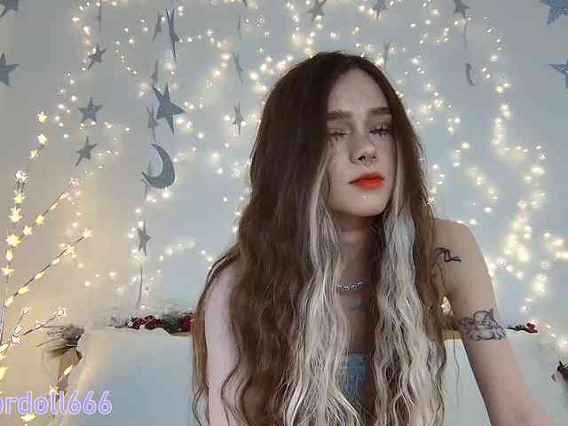 BrokenDoll666 webcam