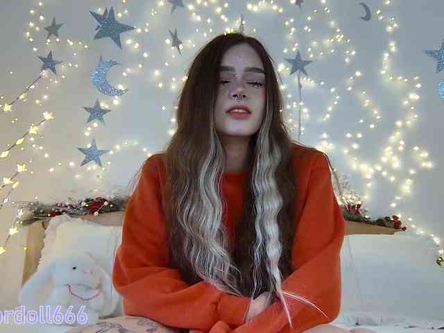 BrokenDoll666 webcam