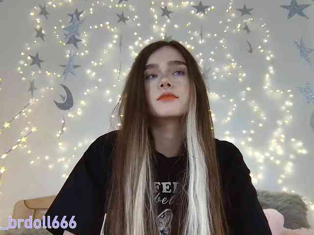 BrokenDoll666 webcam