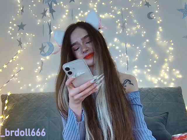 BrokenDoll666 webcam