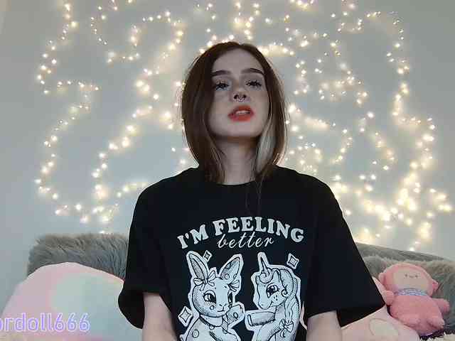 BrokenDoll666 webcam