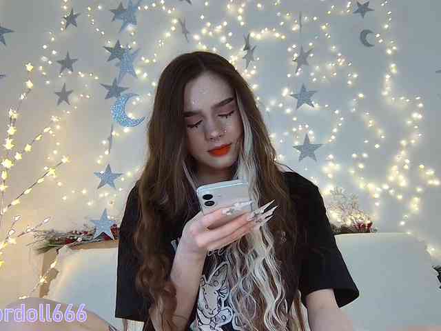 BrokenDoll666 webcam