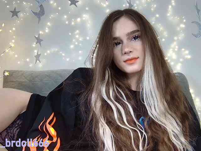 BrokenDoll666 webcam