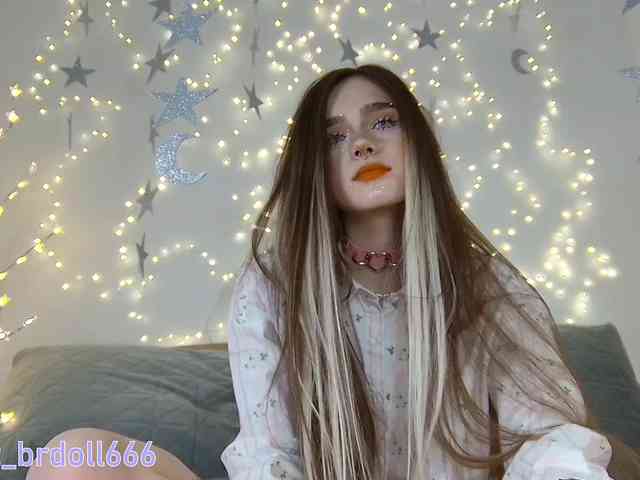BrokenDoll666 webcam