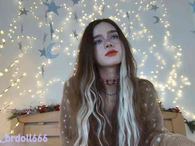 BrokenDoll666 webcam