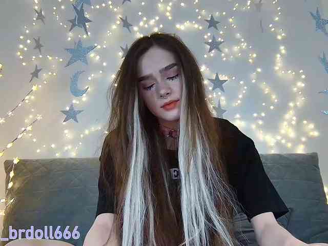 BrokenDoll666 webcam