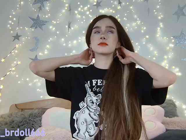 BrokenDoll666 webcam