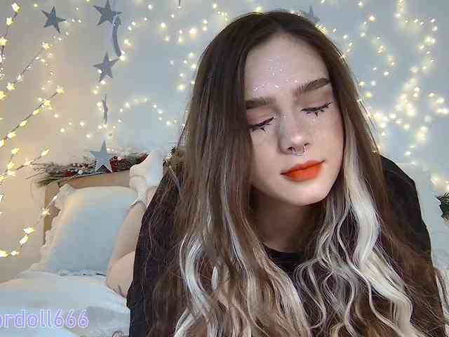 BrokenDoll666 webcam