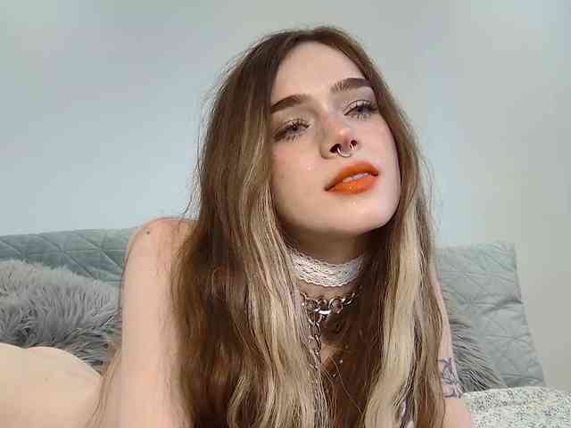 BrokenDoll666 webcam