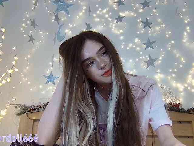 BrokenDoll666 webcam