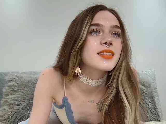 BrokenDoll666 webcam