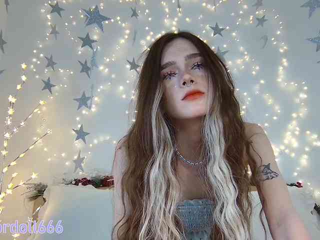 BrokenDoll666 webcam