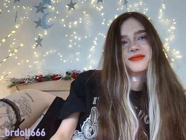 BrokenDoll666 webcam