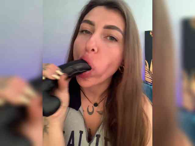 WILDGIRL webcam