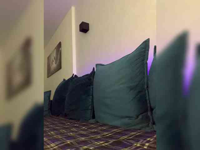 WILDGIRL webcam