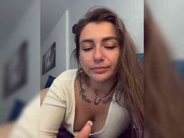 WILDGIRL webcam