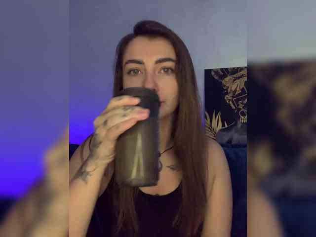 WILDGIRL webcam