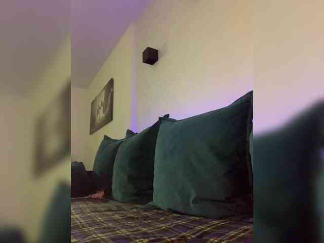 WILDGIRL webcam