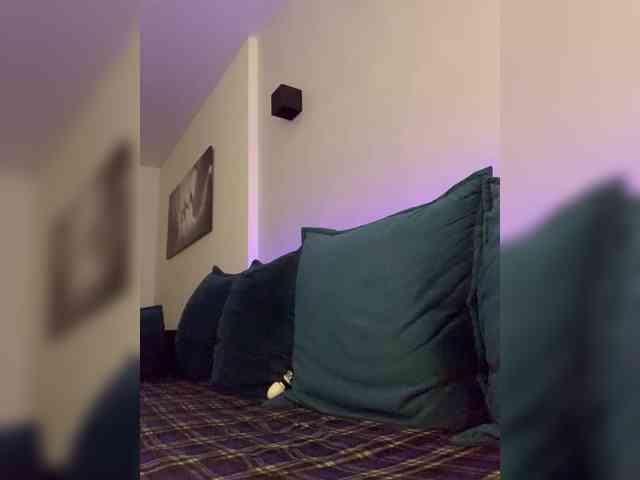WILDGIRL webcam