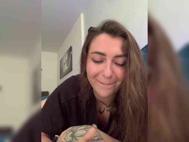 WILDGIRL webcam