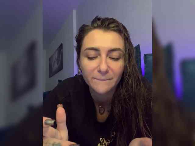WILDGIRL webcam