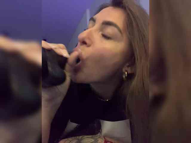 WILDGIRL webcam