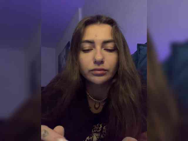 WILDGIRL webcam