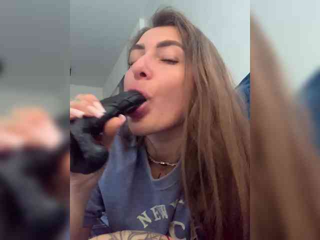WILDGIRL webcam