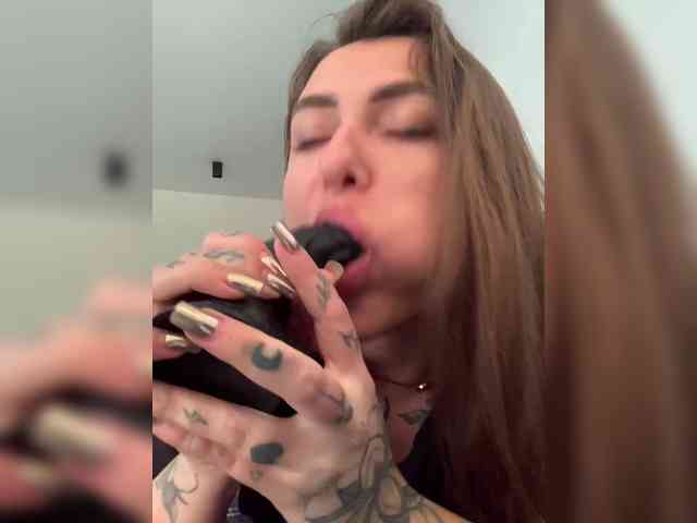 WILDGIRL webcam