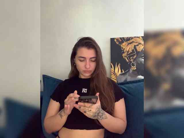 WILDGIRL webcam