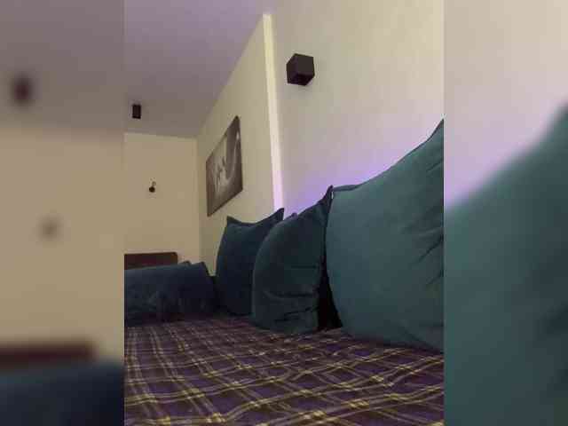 WILDGIRL webcam