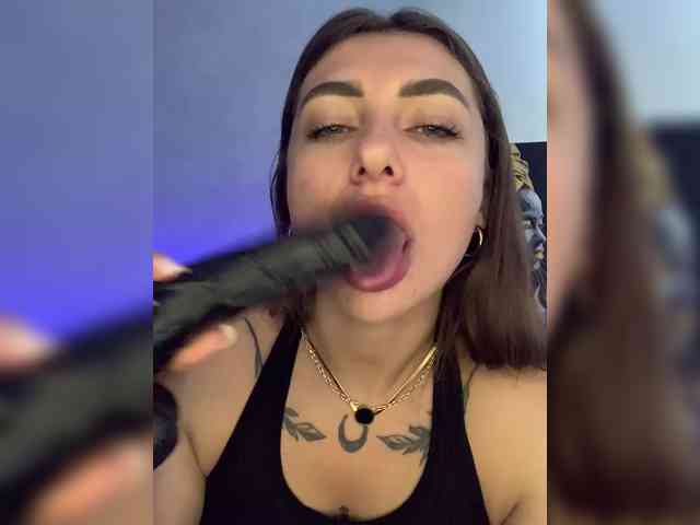 WILDGIRL webcam