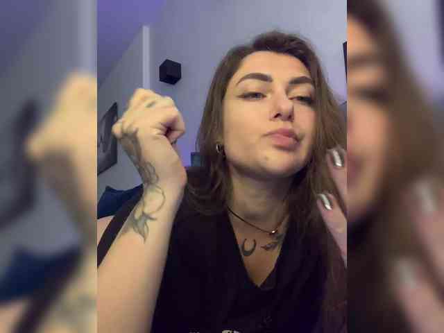 WILDGIRL webcam