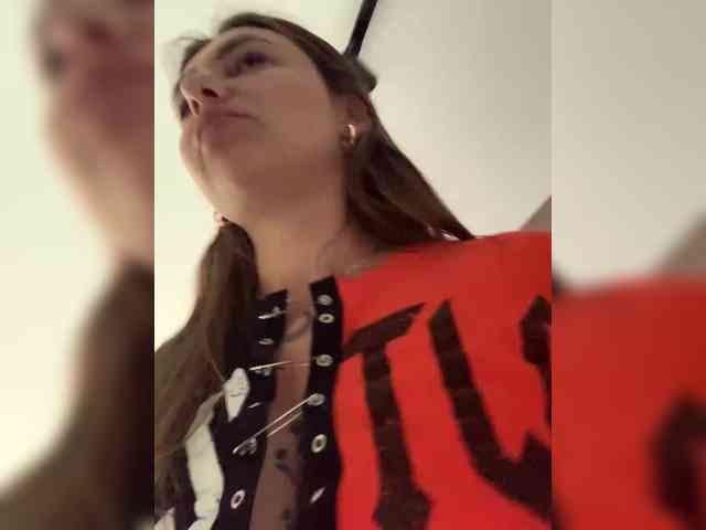 WILDGIRL webcam