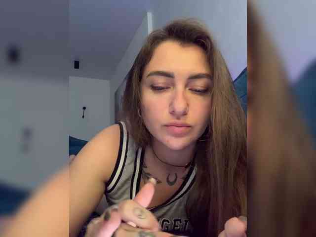 WILDGIRL webcam