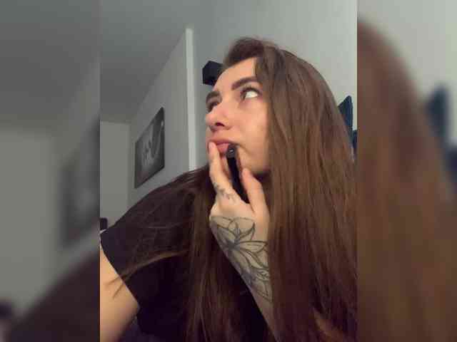 WILDGIRL webcam