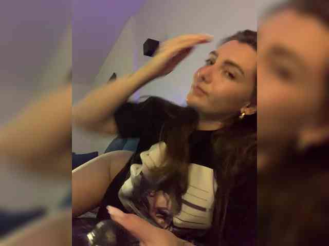WILDGIRL webcam