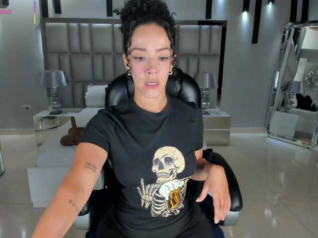 AlessaRomero's BongaCams show and profile