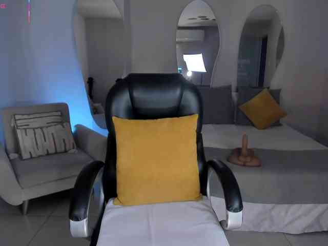 AlessaRomero webcam