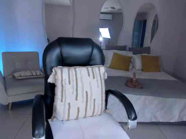 AlessaRomero webcam