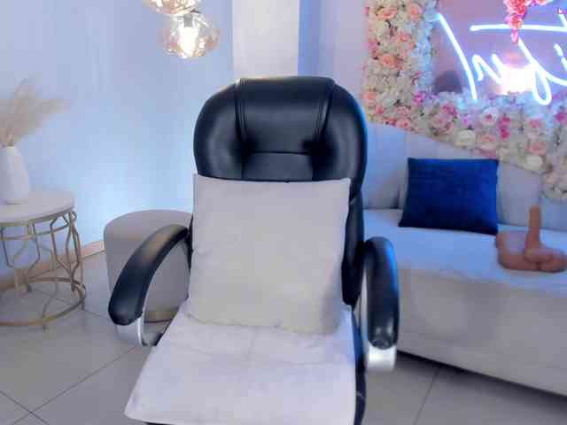 AlessaRomero webcam