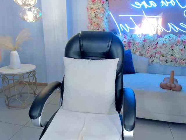 AlessaRomero webcam